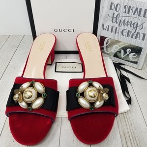 Gucci Velvet Mid-heel Mule with Bee